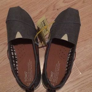 Toms shoes